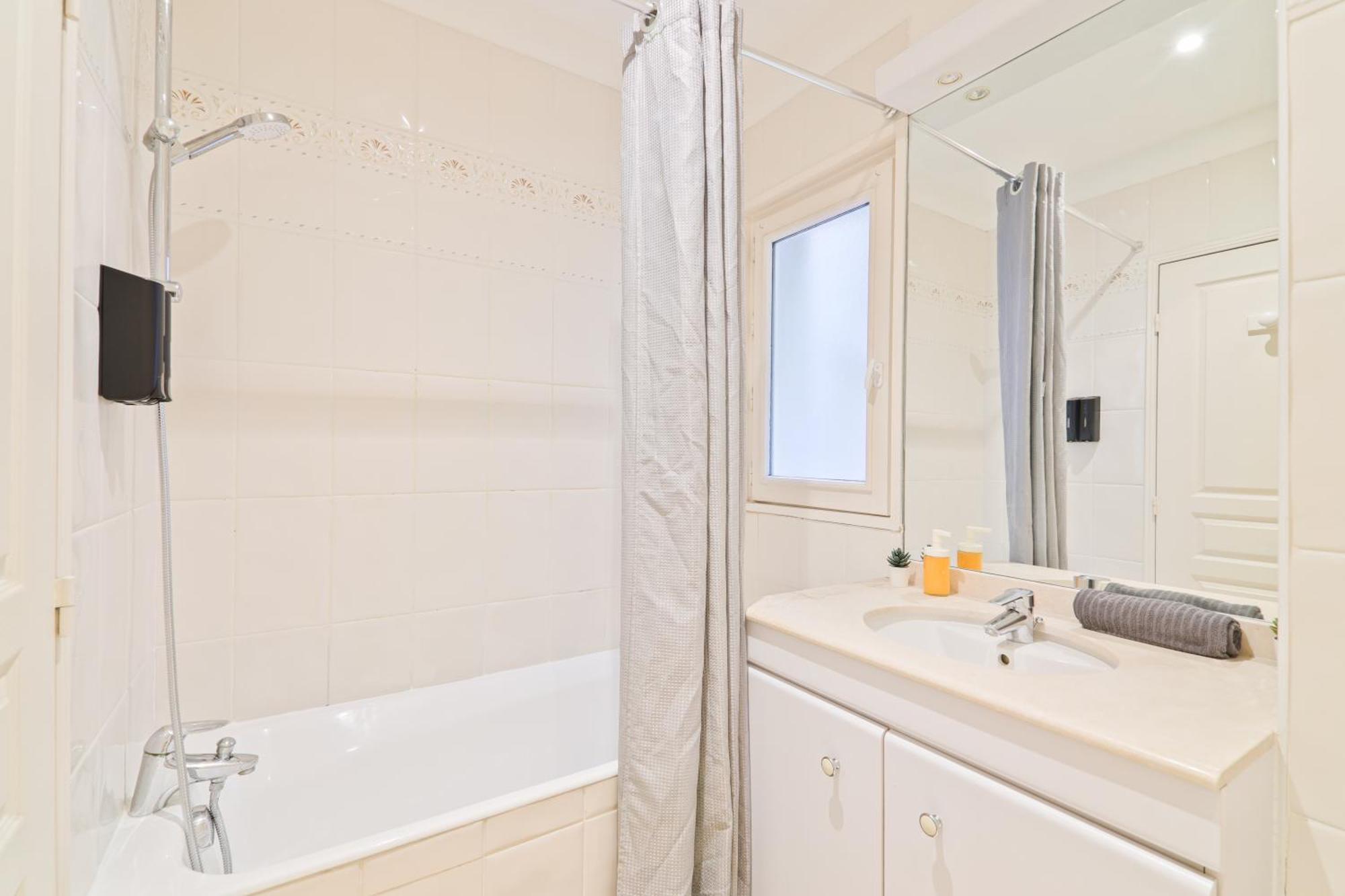 Appartement Heart Of Paris-2br-8p-musee Du Louvre 4 Free Netflix *
